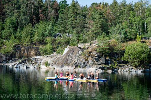 MOJE PRVNÍ PADDLEBOARD JOGA